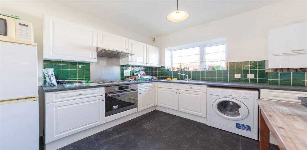 			RECENTLY REDECORATED , 2 Bedroom, 1 bath, 1 reception Flat			 Oman Avenue, WILLESDEN GREEN